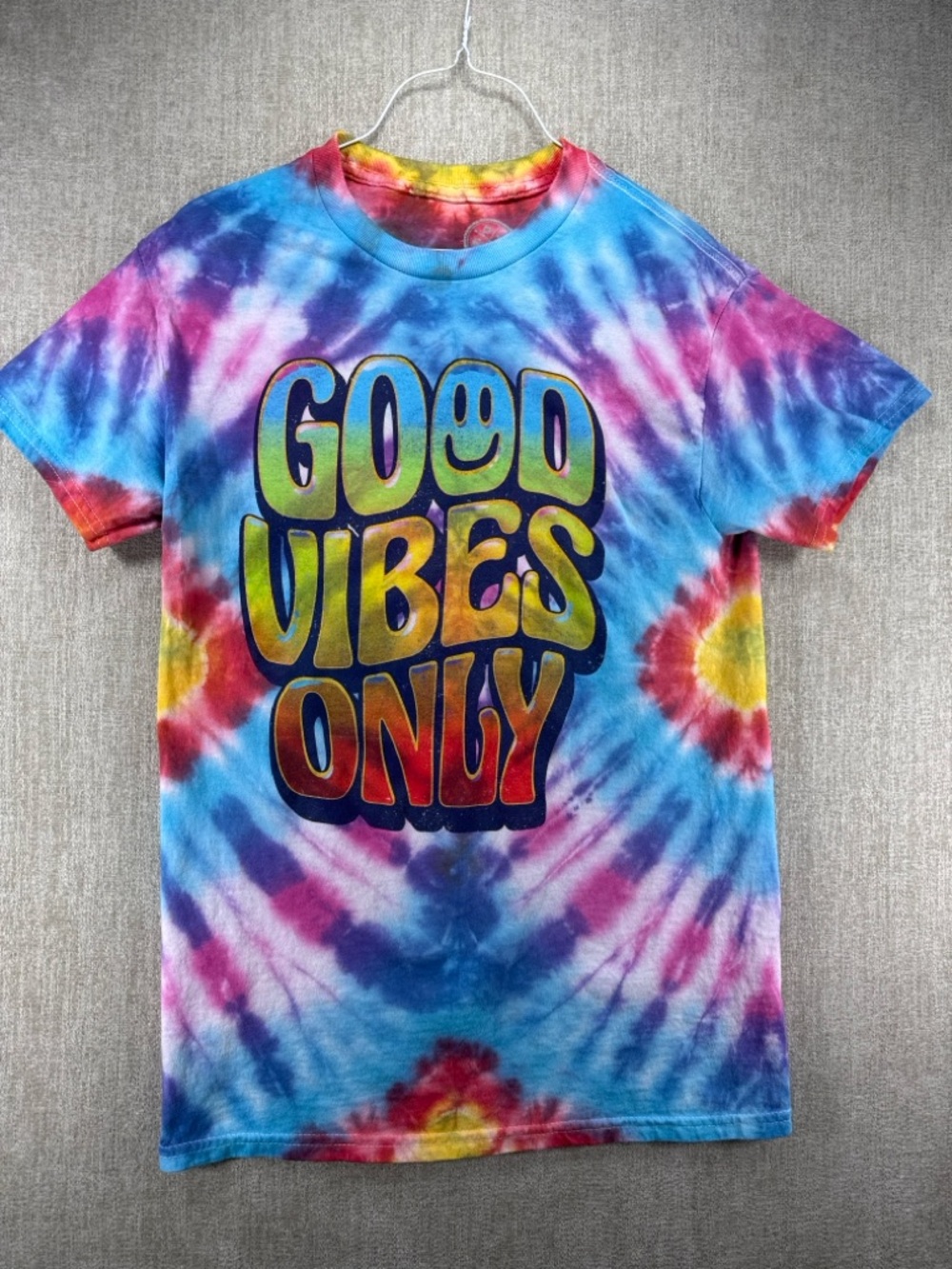 NWOT Tie Dyed “Good Vibes Only” Graphic Tee Size Small